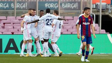 El Real Madrid celebra un gol ante el Barcelona.