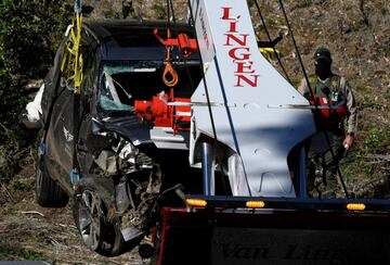 El  automvil de Tiger Woods tras el accidente de trfico en el suroeste de Los ?ngeles, California (EE.UU).