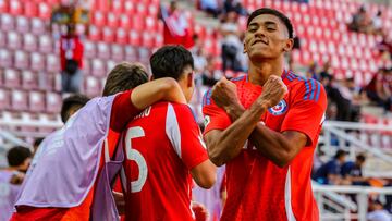 . CABUDARE (VENEZUELA), 25/01/2025.- Emiliano Ramos de Chile celebra un gol este sábado, en un partido del grupo A del Campeonato Sudamericano sub-20 entre las selecciones de Chile y Uruguay en el estadio Metropolitano de Lara en Cabudare (Venezuela). EFE/ Edison Suárez