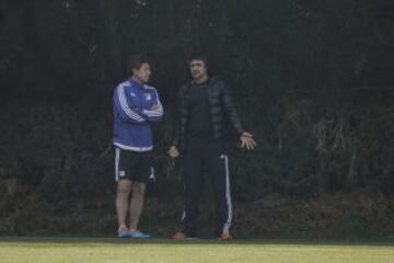 Óscar Cortés, gerente deportivo de Millonarios, y Leonel Álvarez, visitante de la práctica azul este jueves.