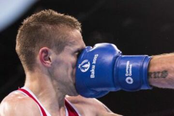 Matteo Komadina recibe un golpe de Igor Lazarev en los Juegos Europeos de Bakú. 