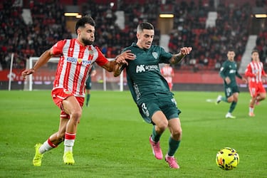 El Almería se estrella contra la muralla del Huesca