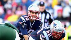 FOXBORO, MA - DECEMBER 24: Jimmy Garoppolo #10 of the New England Patriots prepares to take a snap during the fourth quarter of a game against the New York Jets at Gillette Stadium on December 24, 2016 in Foxboro, Massachusetts.   Billie Weiss/Getty Images/AFP
 == FOR NEWSPAPERS, INTERNET, TELCOS &amp; TELEVISION USE ONLY ==
