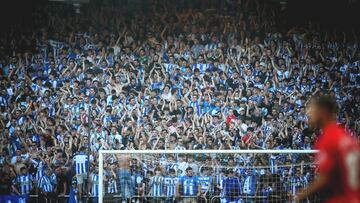 La afición del Deportivo acudió en masa en Riazor ante el Linares para el playoff de ascenso.