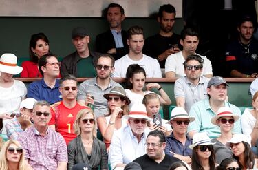Zinedine Zidane acudió junto a su familia. A la izquierda de la imagen también se ve al actor estadounidense, Clint Dempsey.