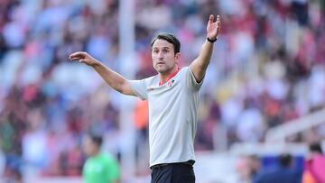 Benat San Jose head coach of Atlas during the 17th round match between Necaxa and Atlas as part of the Liga BBVA MX, Torneo Apertura 2024 at Victoria Stadium on November 10, 2024 in Aguascalientes, Mexico.