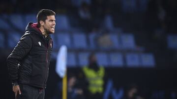 VIGO, SPAIN - FEBRUARY 21: Head coach Alessio Lisci of Levante reacts during the La Liga Santander match between RC Celta de Vigo and Levante UD at Abanca-Bala&Igrave;dos on February 21, 2022 in Vigo, Spain. (Photo by Octavio Passos/Getty Images)