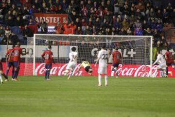 0-1. El portero Andrés Fernández no consigue despejar el tiro de Cristiano.