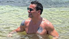 “No estoy soltero, estoy con alguien, muy feliz; uno en la vida va evolucionando”