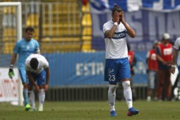 Futbol, Everton vs Universidad Catolica. 
Segunda fecha, campeonato de Clausura 2016/17.
Los jugadores de Universidad Catolica  se lamentan luego del segundo gol de Everton durante el partido de primera division en el estadio Sausalito de Via del Mar, Chile.
12/02/2017
Marcelo Hernandez/Photosport
*************

Football, Everton vs Universidad Catolica.   Second date, Closure Championship 2016/17.
Universidad Catolica's players react after the second goal  of Everton during the first division football match held at the Sausalito stadium in Via del Mar, Chile.
12/02/2017.
Marcelo Hernandez/Photosport