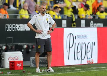 A pesar de tener contrato hasta 2022, el entrenador alem¨¢n del Borussia M?nchengladbach se march¨® al eterno rival, el Borussia Dortmund, despu¨¦s de activar la cla¨²sula de su contrato.
