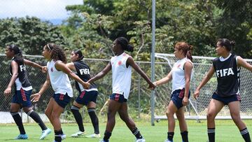 La Selección Colombia recibió a Luis Fernando Suárez, DT de Costa Rica, en el último entrenamiento antes de enfrentar a Nueva Zelanda en busca de la clasificación a cuartos de final del Mundial sub 20.