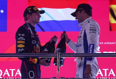 Carlos Sainz consiguió un meritorio podio al quedar tercer por delante de Lando Norris. Verstappen fue el vencedor de la carrera y Piastri, segundo.