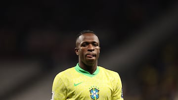 AMDEP7104. SAO PAULO (BRASIL), 10/06/2025.- Vinicius de Brasil reacciona este martes, en un partido por las eliminatorias sudamericanas para el Mundial 2026 entre las selecciones de Brasil y Paraguay en el estadio Neo Química Arena en Sao Paulo (Brasil). EFE/ Isaac Fontana