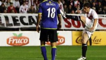 <b>GOLAZO. </b>Piti lanza con la pierna izquierda para marcar el gol que le dio el triunfo y el liderato al Rayo al aprovechar un mal despeje de la defensa del Betis tras un centro de Trejo.