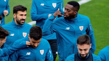 Balenziaga escucha la llamada de Williams.