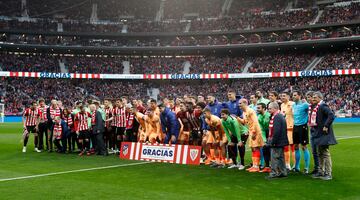 El Atlético de Madrid ha homenajeado al Athletic Club por su 125 aniversario con diferentes actos dentro del estadio. 