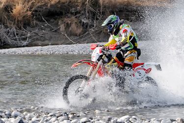 Oriol y su hermano Gilbert llegaron al Dakar en 2014 bajo el amparo de Nasser- Al Attiyah, pero su experiencia en bajas se remontaba a tiempo atrás. Antes de los raids Oriol se proclamó campeón Nacional en 2009 y en 2012 logra el Mundial Junior de bajas, categoría a la que regresó tras su expedición dakariana.