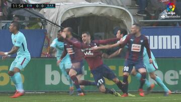 La 'llave de judo' de Busquets dentro del área: 2 años y contando...