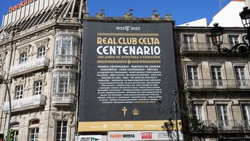 Lona colgada por el Celta en un edifico de la ciudad.