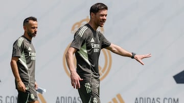 Xabi Alonso empieza con “bicho”