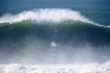 TUDOR Nazar¨¦ Tow Surfing Challenge presented by Jogos Santa Casa.