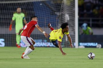 La Selección Colombia venció 3-1 a la Selección de Chile en el Metropolitano de Barranquilla por la fecha 10 de Eliminatorias Sudamericanas.