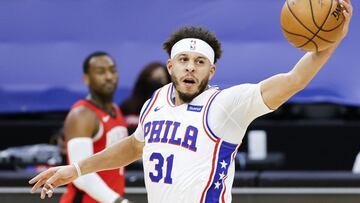 PHILADELPHIA, PENNSYLVANIA - FEBRUARY 17: Seth Curry #31 of the Philadelphia 76ers gets a steal during the second quarter against the Houston Rockets at Wells Fargo Center on February 17, 2021 in Philadelphia, Pennsylvania. NOTE TO USER: User expressly acknowledges and agrees that, by downloading and or using this photograph, User is consenting to the terms and conditions of the Getty Images License Agreement.   Tim Nwachukwu/Getty Images/AFP
 == FOR NEWSPAPERS, INTERNET, TELCOS &amp; TELEVISION USE ONLY ==