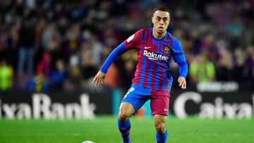 Sergi&ntilde;o Dest abrir&iacute;a la puerta a salir del Barcelona si no encuentra un lugar en el equipo. 