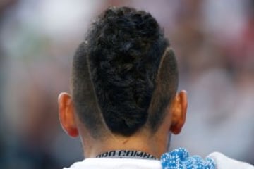 El corte de pelo del australiano Nick Kygrios parece simular una pelota de tenis.