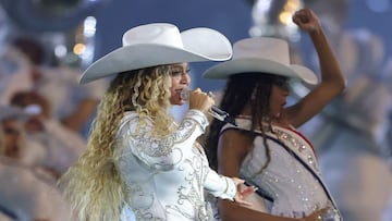 Beyoncé surprises a couple with mid-concert gender reveal