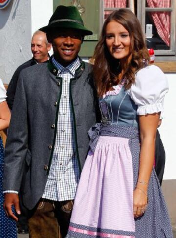 David Alaba y su novia Katja Butylina a su llegada al Oktoberfest.