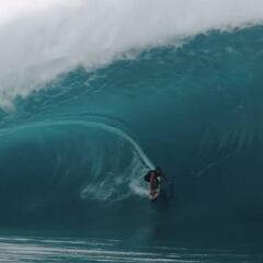 La cuarentena permite disfrutar de las bombas de Teahupoo en exclusiva para los locales