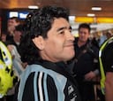 Maradona llegó a Escocia en medio de una gran expectación