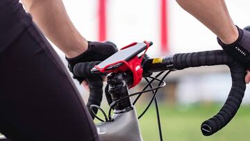 Bike Tie Pro 4: te contamos c¨®mo es el soporte de m¨®vil para bicicleta que permite los reconocimientos facial y t¨¢ctil
