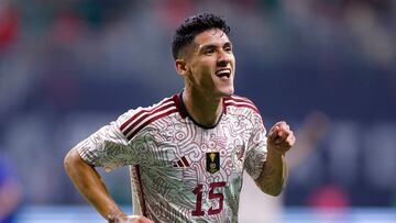 Uriel Antuna celebra su gol en el partido contra Uzbekistán. Llegó a 12 goles en Selección Nacional.