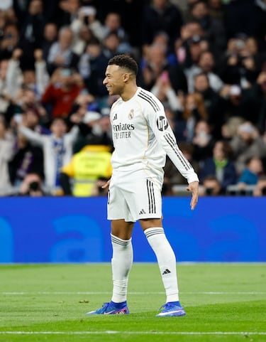 2-0. Kylian Mbappé rinde homenaje a Cristiano Ronaldo. El francés emula su mítica celebración tras lograr empatar su plusmarca de 59 tantos en un año natural.