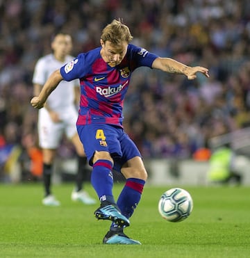El jugador croata estaba en la agenda rojiblanca el verano de 2013 pero su posible fichaje se emplaz¨® para la siguiente temporada. En junio de 2014 el Barcelona lleg¨® a un acuerdo con ¨¦l y con el Sevilla, hecho que le alej¨® del Atl¨¦tico de Madrid.