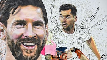 Argentine artist Maximiliano Bagnasco paints a giant mural of socer star Lionel Messi in Wynwood, Miami�s art district, in Miami, Florida on July 10, 2023. (Photo by CHANDAN KHANNA / AFP) / RESTRICTED TO EDITORIAL USE - MANDATORY MENTION OF THE ARTIST UPON PUBLICATION - TO ILLUSTRATE THE EVENT AS SPECIFIED IN THE CAPTION