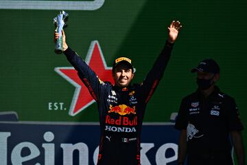 Los logros de Checo Pérez a un año de su primer triunfo en la Fórmula 1
