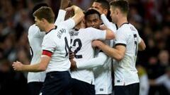 Sturridge dio el triunfo a una Inglaterra que sigue con dudas