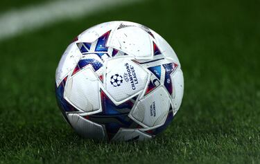Detalle del esférico con el que se juega la UEFA Champions League 23/24.