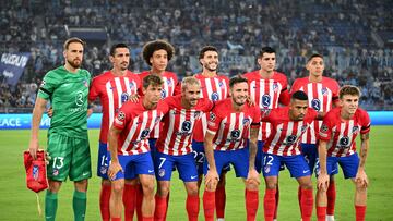 Soccer Football - Champions League - Group E - Lazio v Atletico Madrid - Stadio Olimpico, Rome, Italy - September 19, 2023 Atletico Madrid players pose for a team group photo before the match REUTERS/Alberto Lingria
