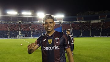 Edson Partida festeja un gol con el Atlante.