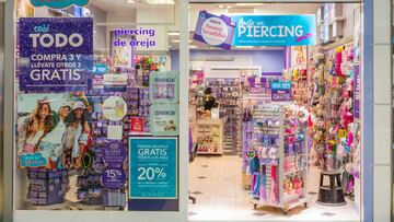 The American teen accessories chain is struggling to keep up with shifting trends and the rise of online retail.