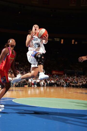 Becky Hammon durante su etapa como jugadora en la WNBA.