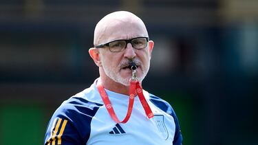 LAS ROZAS (MADRID), 12/06/2023.- El seleccionador español de fútbol, Luis de la Fuente, durante el entrenamiento preparatorio para la fase final de la Liga de Naciones, este lunes en la Ciudad del Fútbol de Las Rozas. EFE/RFEF SOLO USO EDITORIAL, SOLO DISPONIBLE PARA ILUSTRAR LA NOTICIA QUE ACOMPAÑA (CRÉDITO OBLIGATORIO)