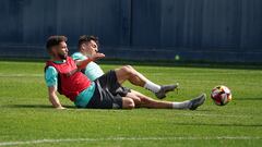 Dani Sánchez y Jokin Gabilondo, en el entrenamiento de este martes.