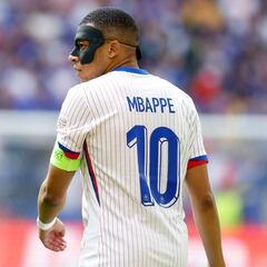 El ’10′ persigue a Mbappé