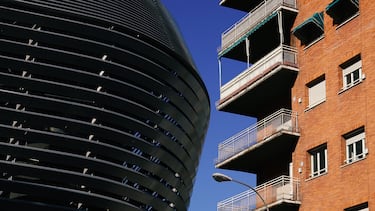 Why is El Clásico between Real Madrid and Barcelona always played on the same dates?